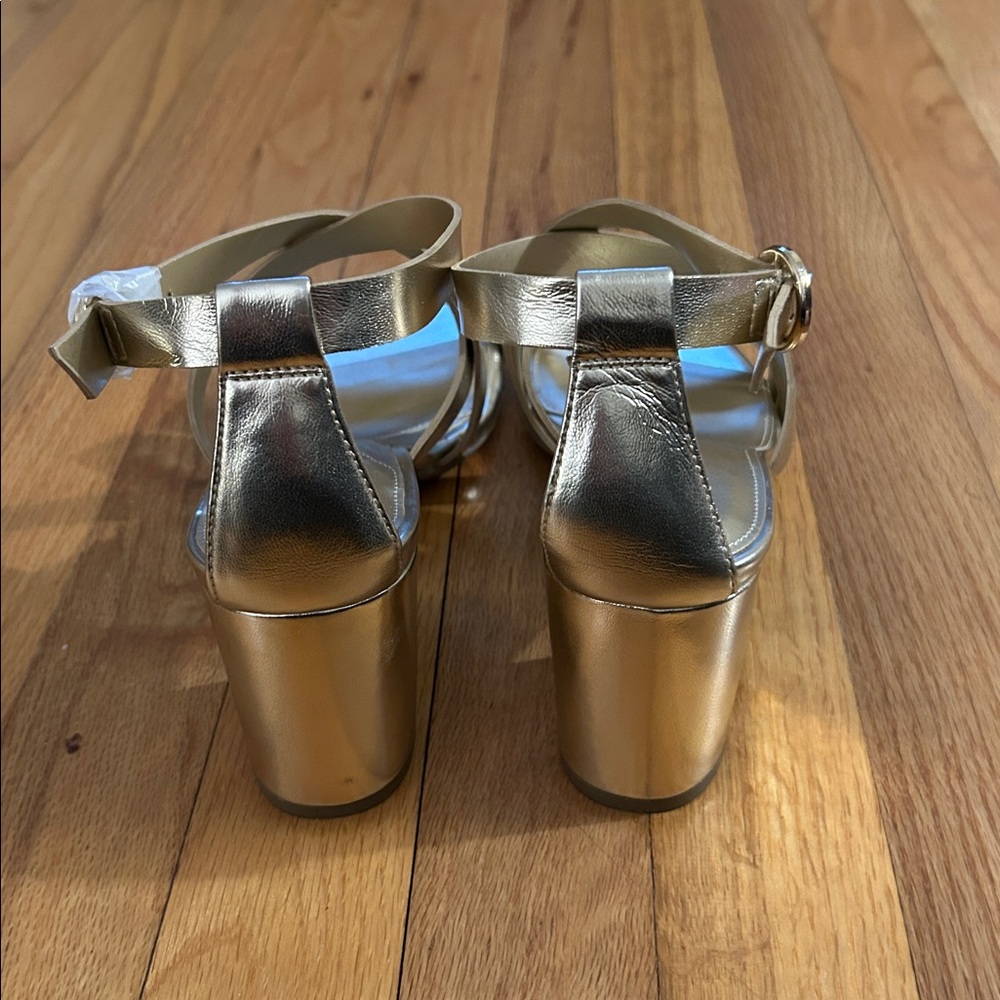 Beautiful Gold Heels - Picture 2 of 5